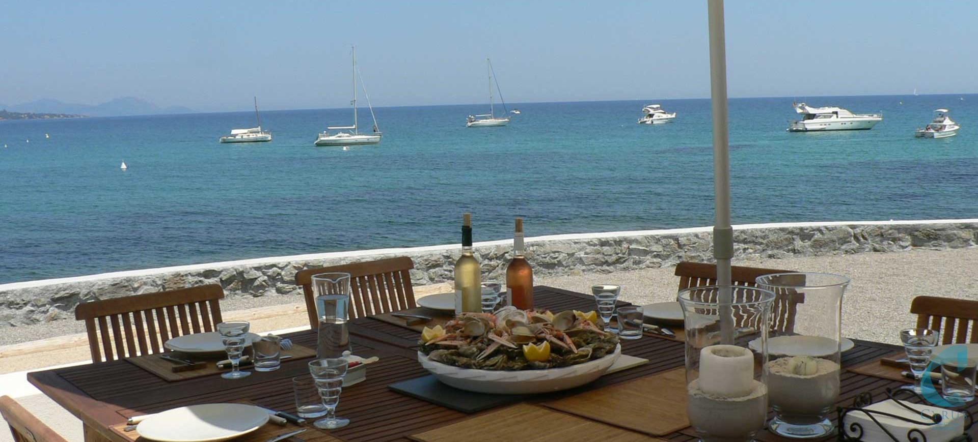 Dining area at Villa Pieds dans l'eau, Saint-Tropez / Sainte-Maxime