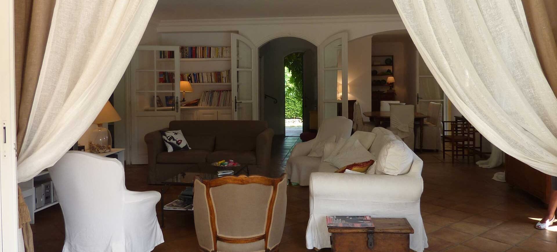 Living room at Villa Moulin, Saint-Tropez
