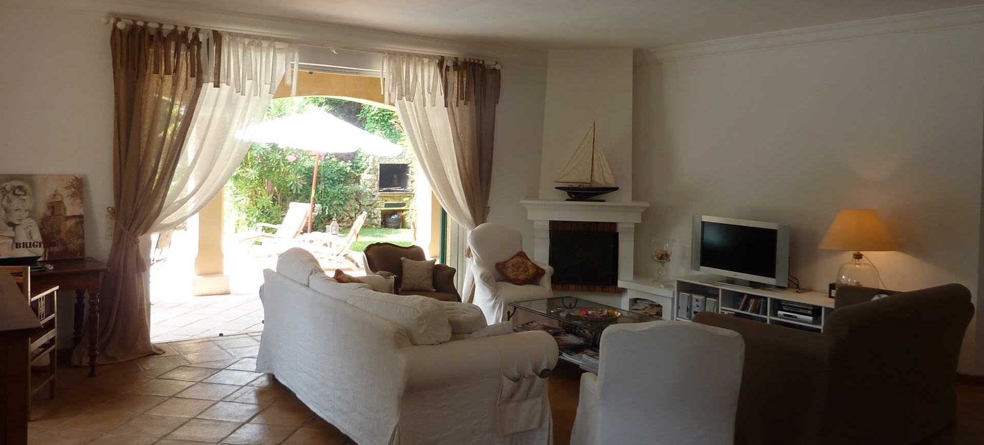 Living room at Villa Moulin, Saint-Tropez